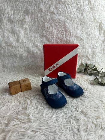 Paire de babies Kickers taille 22