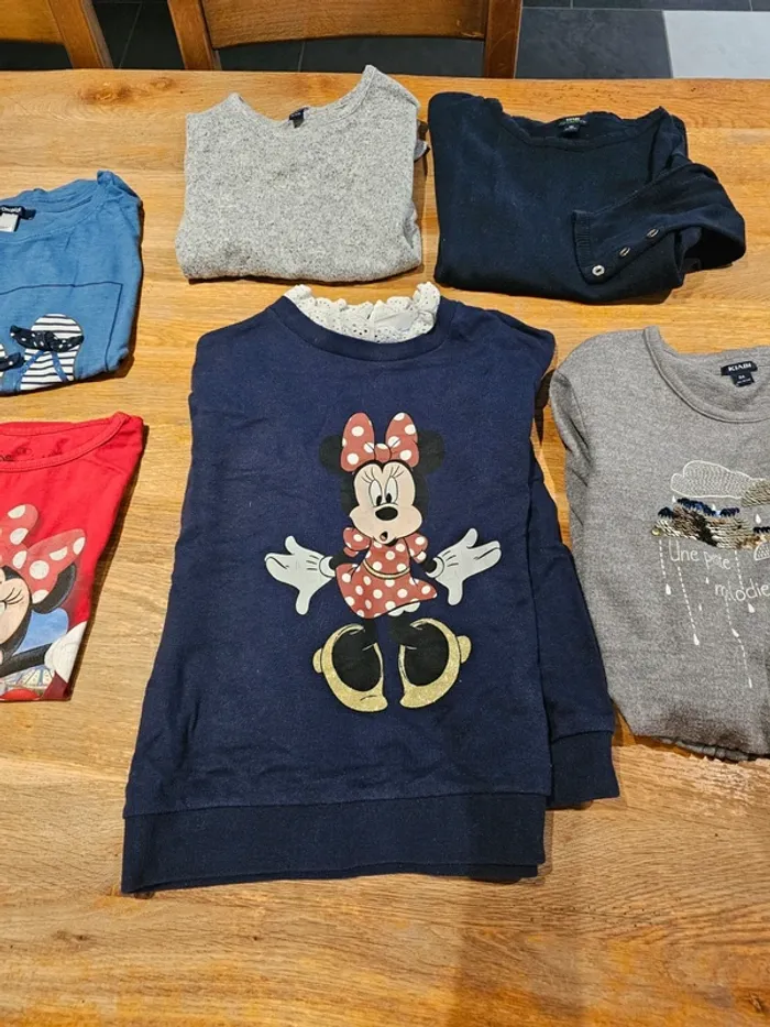 Tee-shirts, pulls ,robe 8 ans - photo numéro 2