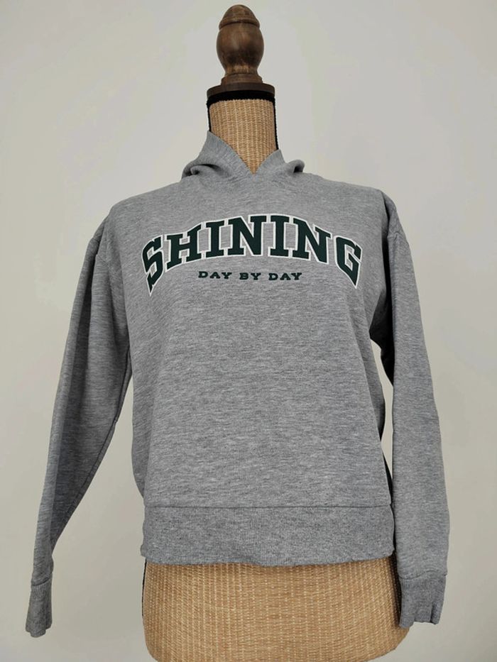 Sweat avec capuche Ecriture Shining sur le devant Taille XXS Gris et vert Excellent état