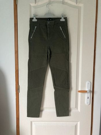 Jean skinny taille haute avec détails aux genoux