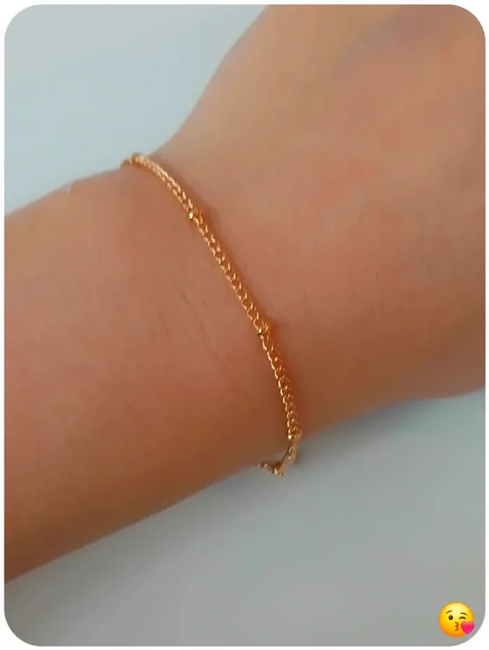 Bracelet doré élégant tendance féminine