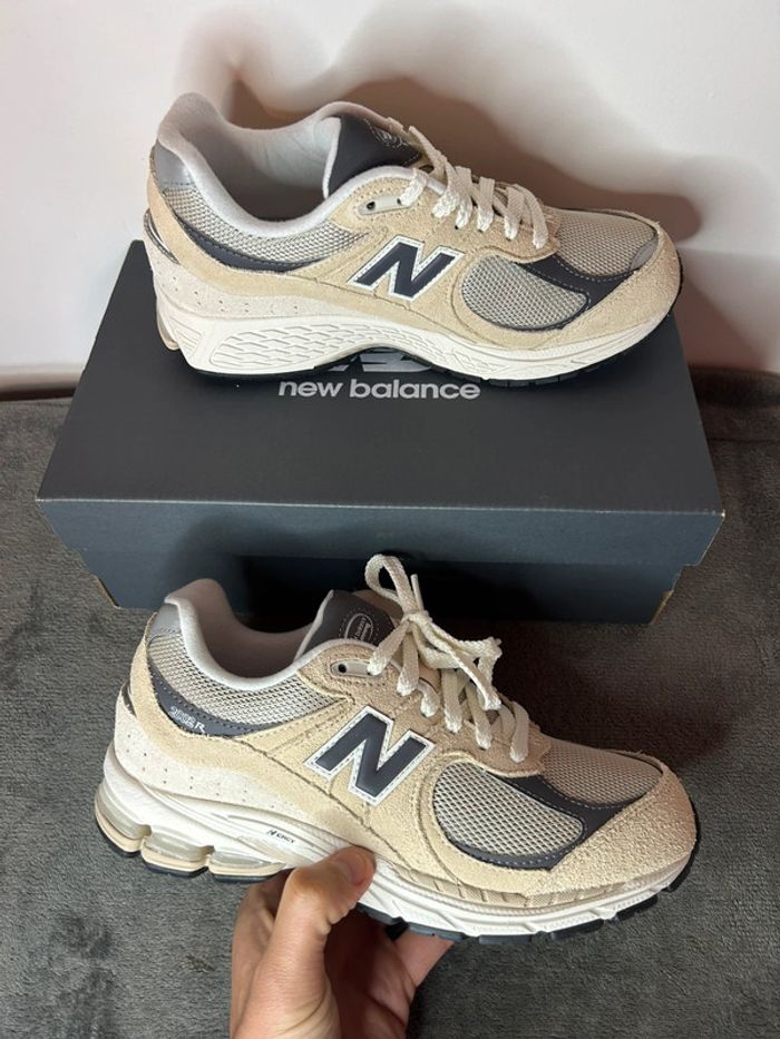 New balance M2002 couleur beige - parfait état - avec boite - taille 39,5 - femmes - photo numéro 2