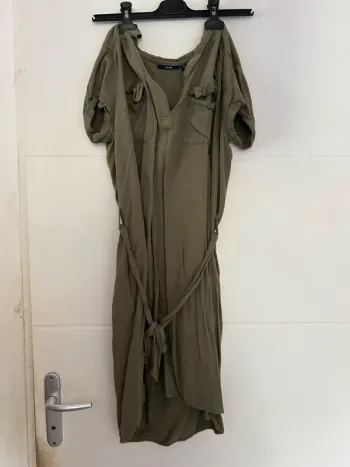 Robe kaki