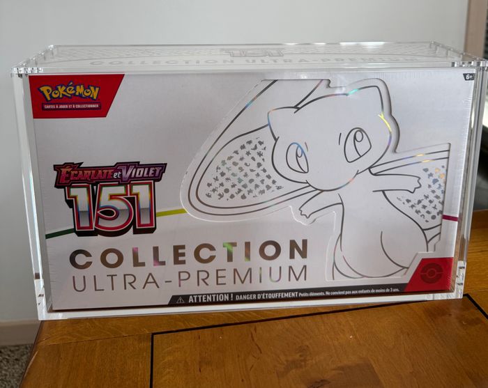 Protection Acrylique pour coffret collection Ultra Premium Mew 151