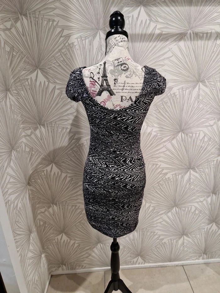 Jolie robe Mim taille 36 - photo numéro 2