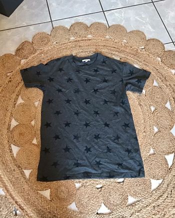 T Shirt gris avec etoiles taille XS 100% coton