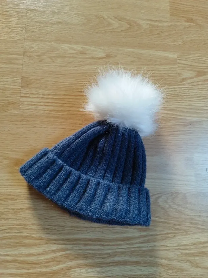 Bonnet fille bleu ponpon blanc 1 an