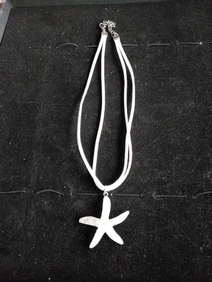 Collier pendentif blanc