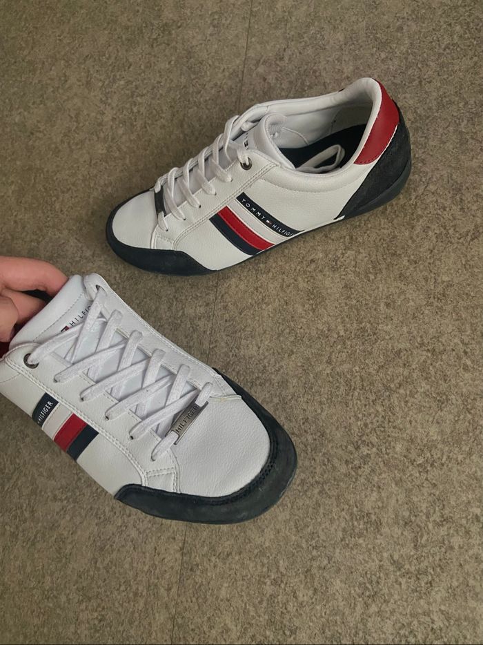 Baskets Tommy Hilfiger blanches homme – style vintage, logo tricolore
