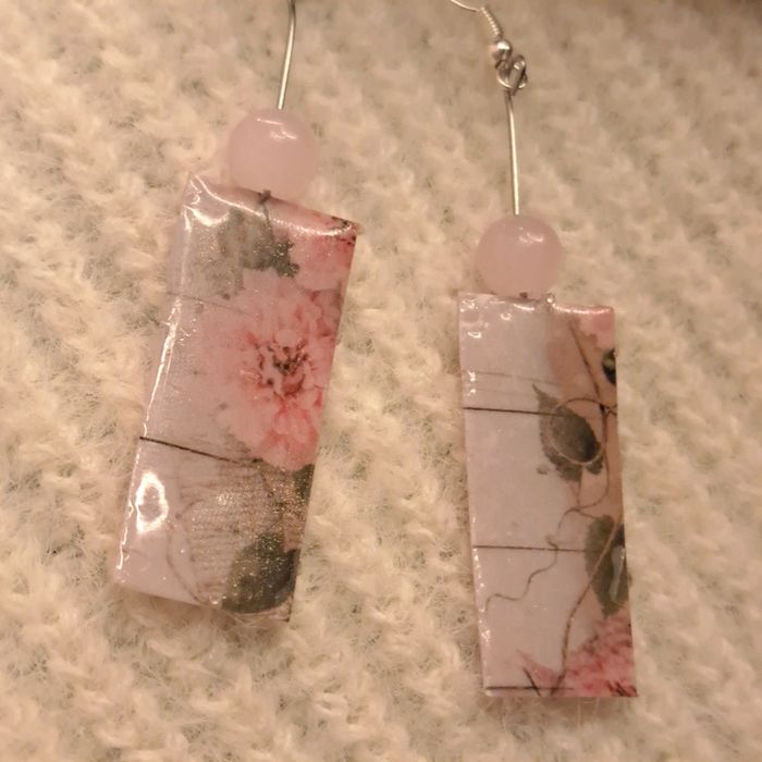 Boucles d'oreilles pendante rectangulaire florale rose - photo numéro 5