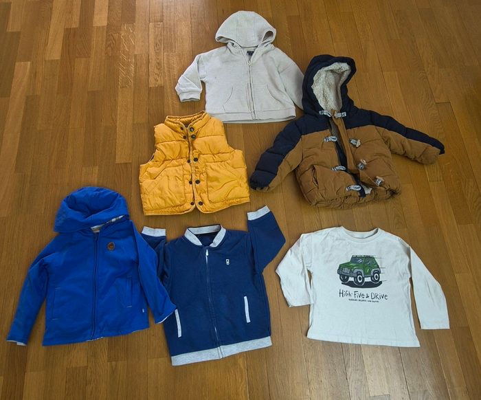 Lot vêtements  manteaux gilets 18mois  gap zara obaibi