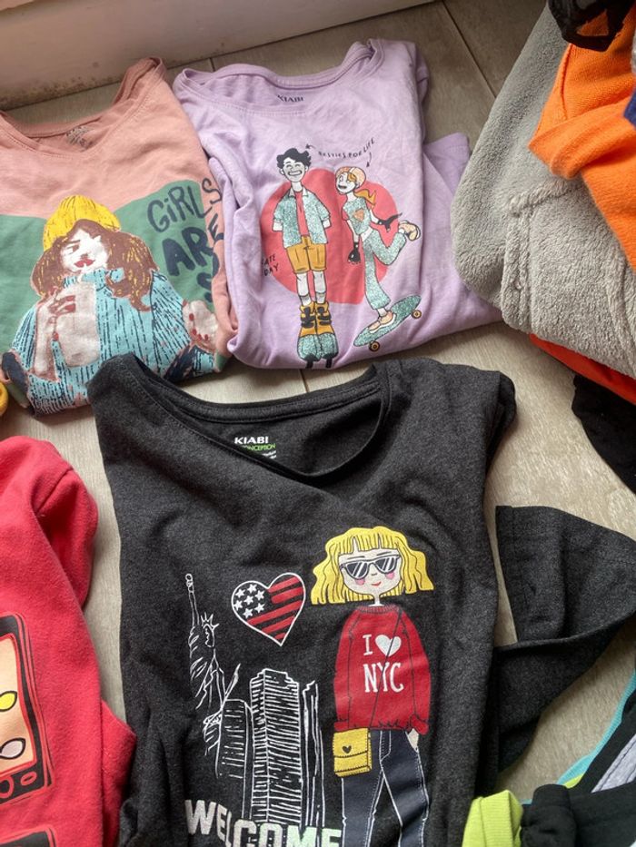 Lot de sept. T-shirts manches longues taille huit ans. - photo numéro 2