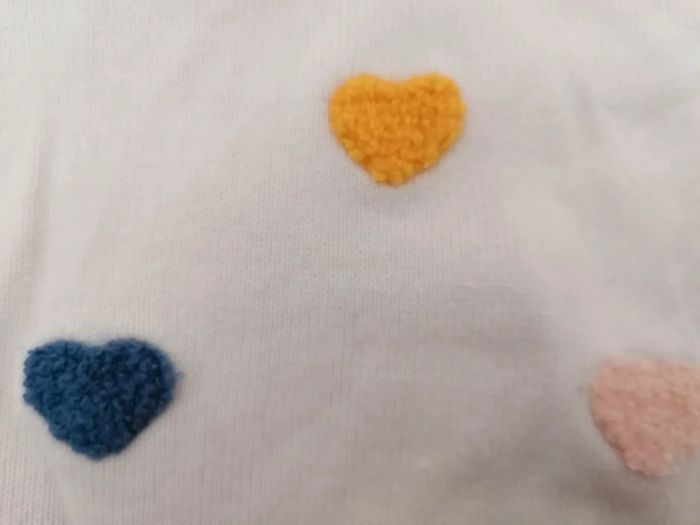 Pull léger à coeur brodé - photo numéro 2