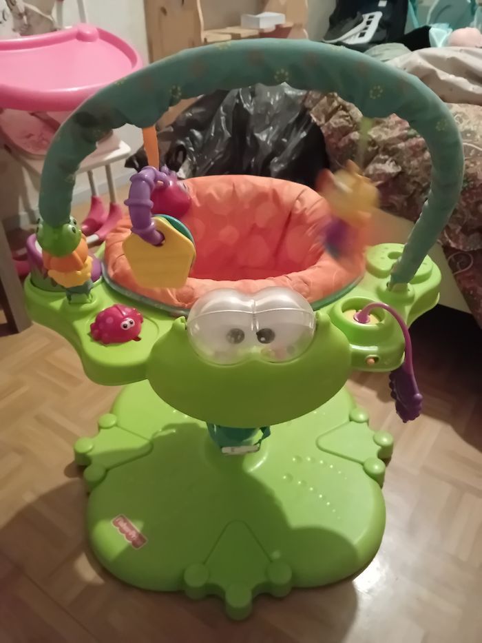 Trotteur fisher-price tournant a 360 degrés - photo numéro 2