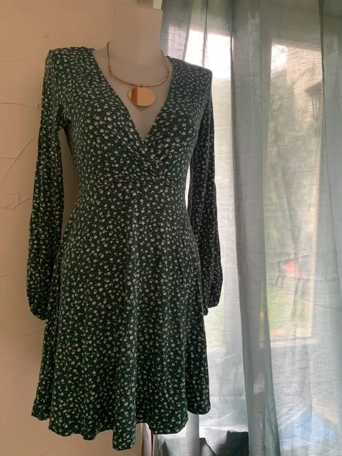 Robe stradivarius taille M manches longues