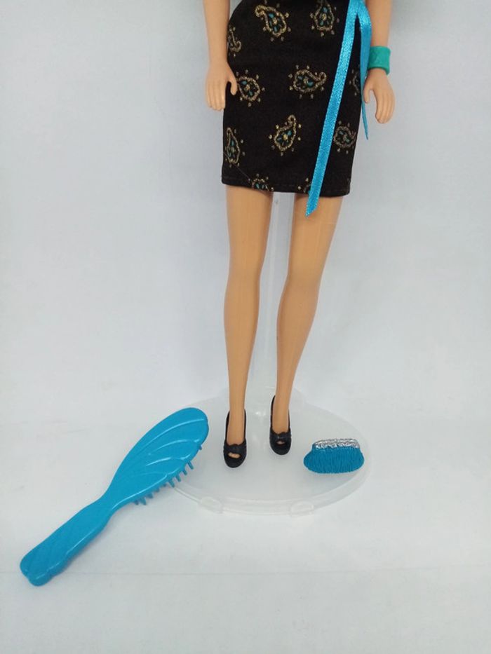 Superbe barbie + outfit fashion avenue - photo numéro 3