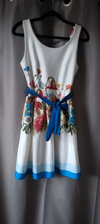 Robe manches débardeur
