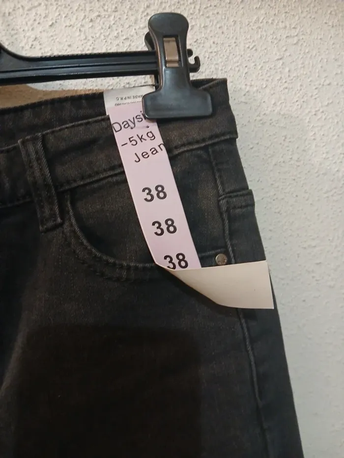 Jeans noir neuf " Daysie" taille 38 - photo numéro 4