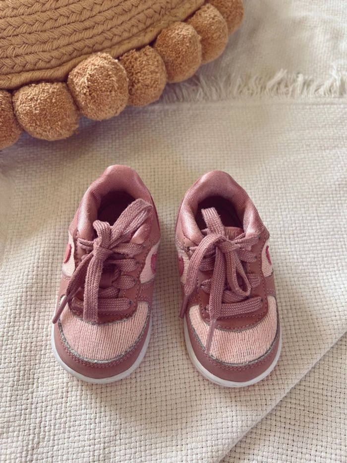 Baskets Nike air force rose 19,5 - photo numéro 2