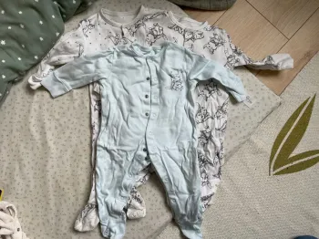 Lot 3 bodies Primark 9/12 mois