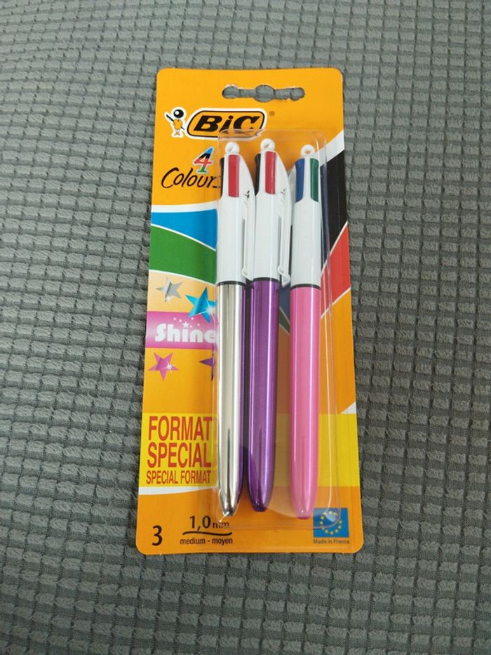 3 crayons 4 couleurs