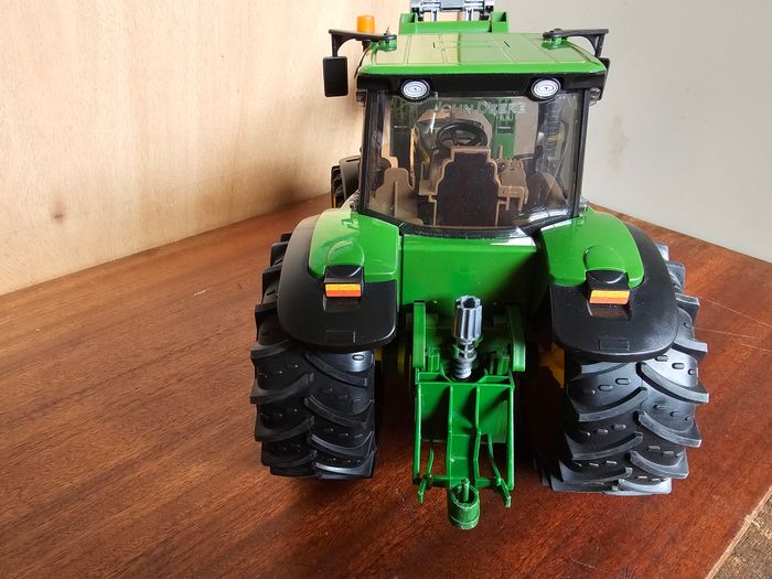 John Deere 7930 + chargeur Bruder - photo numéro 4