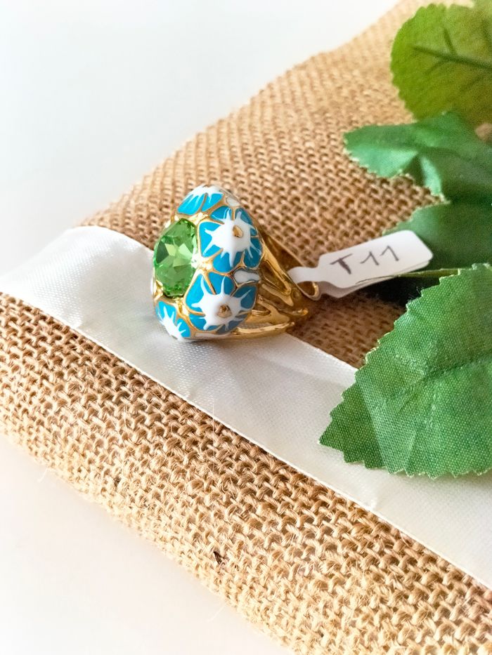 Bague florale en acier inoxydable avec ses pierres plaqué or et titane neuve - photo numéro 2