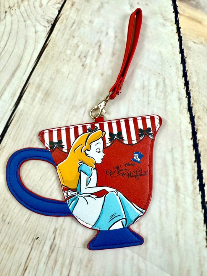Lanière porte pass annuel Disneyland - Disney store Japon - Alice au pays des merveilles