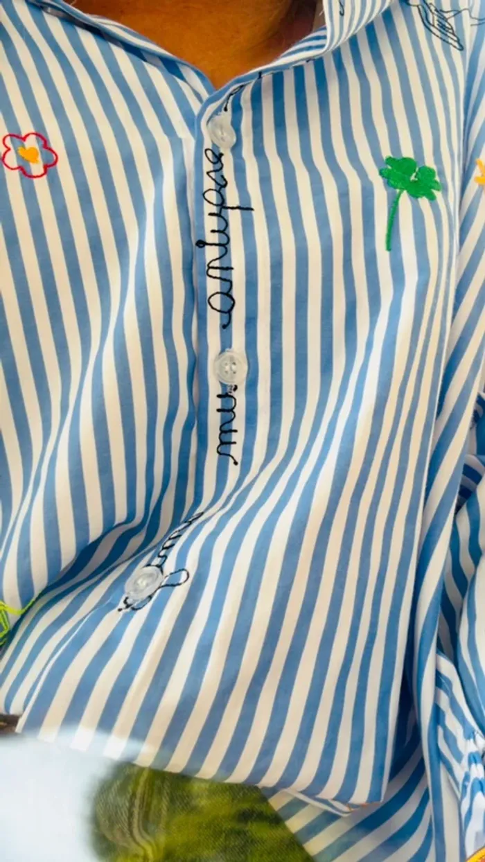 Chemise oversize bleue et blanche rayée avec broderies - photo numéro 14