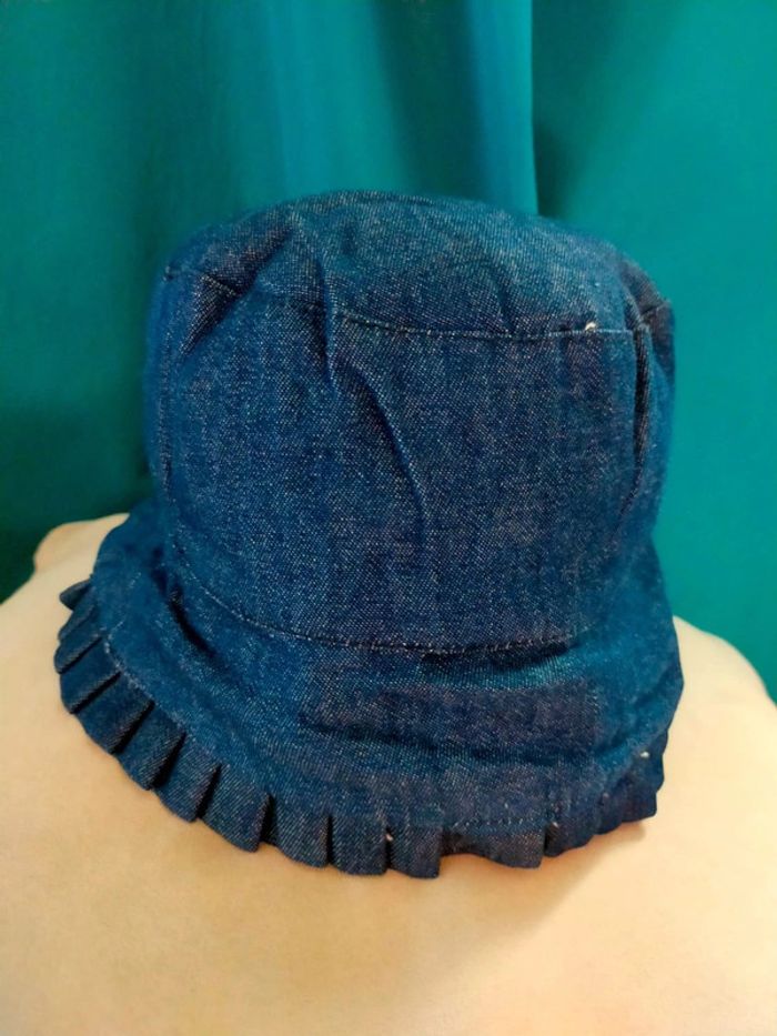 Bob bébé en jean brodé – 49 cm ou 51 cm – Neuf - photo numéro 2