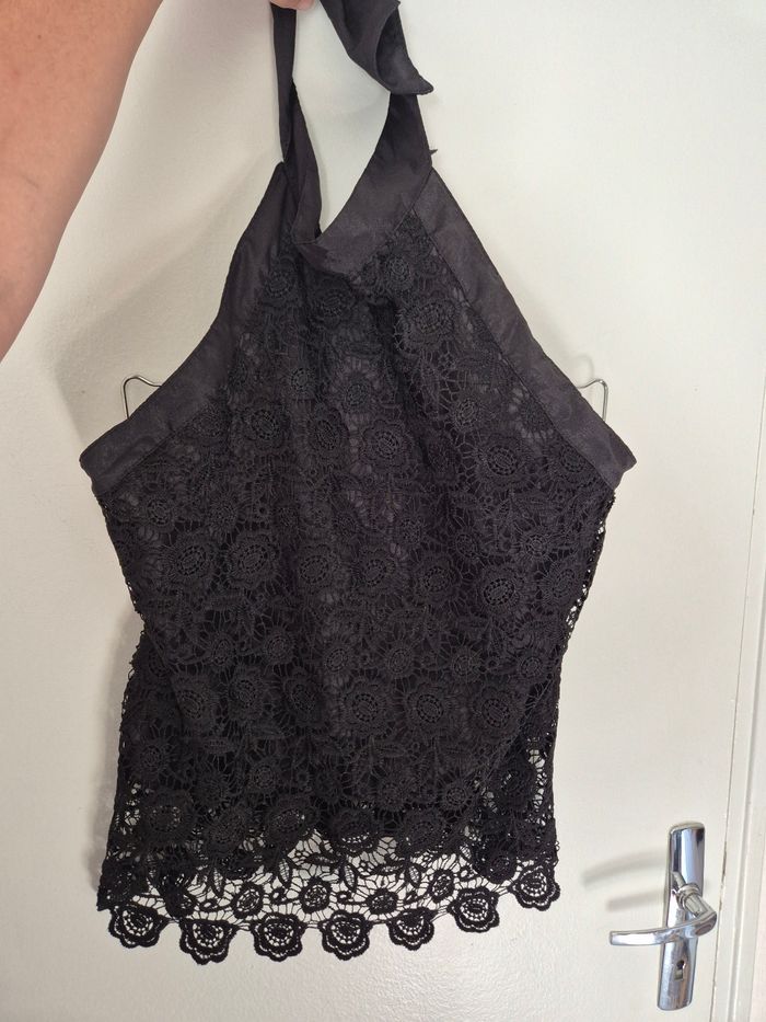 Magnifique top court dos nu et transparent en dentelle taille 40