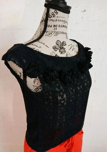 🖤 Haut brodé noir – Taille S – Très bon état