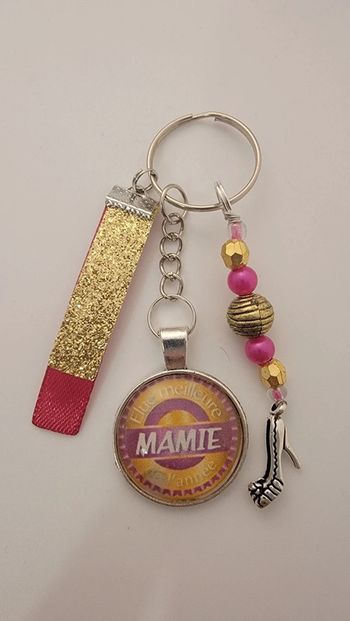 Cadeau mamie, porte clé message bijoux de sac " élue meilleure mamie de l'année "