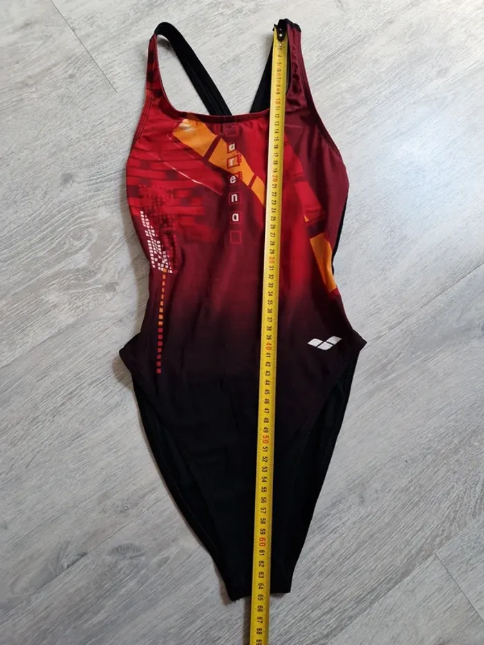 Maillot de bain de natation Arena indiqué taille 36 mais convient à un 34 - photo numéro 4
