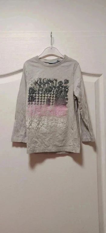 T-shirt ml gris motifs gris et roses Kiabi NKY 6 ans