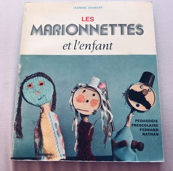 Les marionnettes et l’enfant