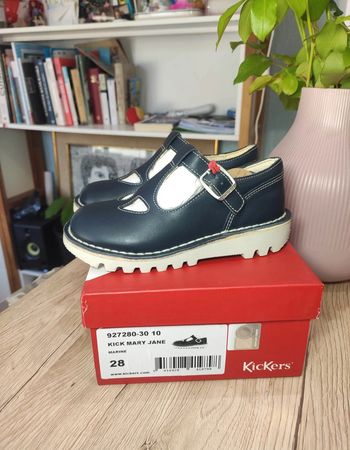 chaussures sandales cuir kickers neuves 28
Idéal pour la rentrée scolaire