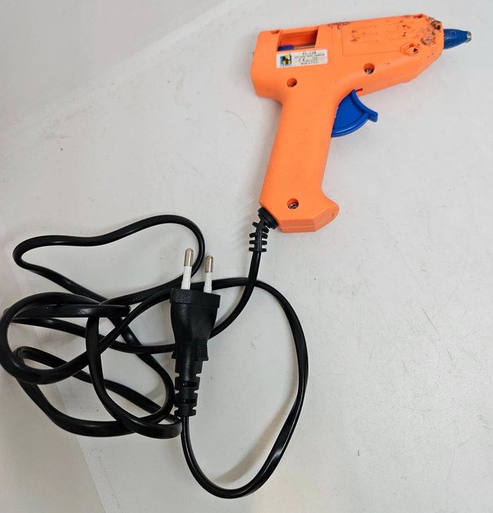 Pistolet à colle.
En l'état. - photo numéro 2