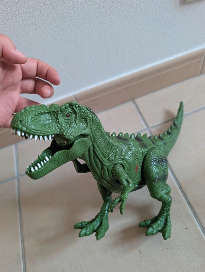 Dinosaure qui fait du bruit - photo numéro 2