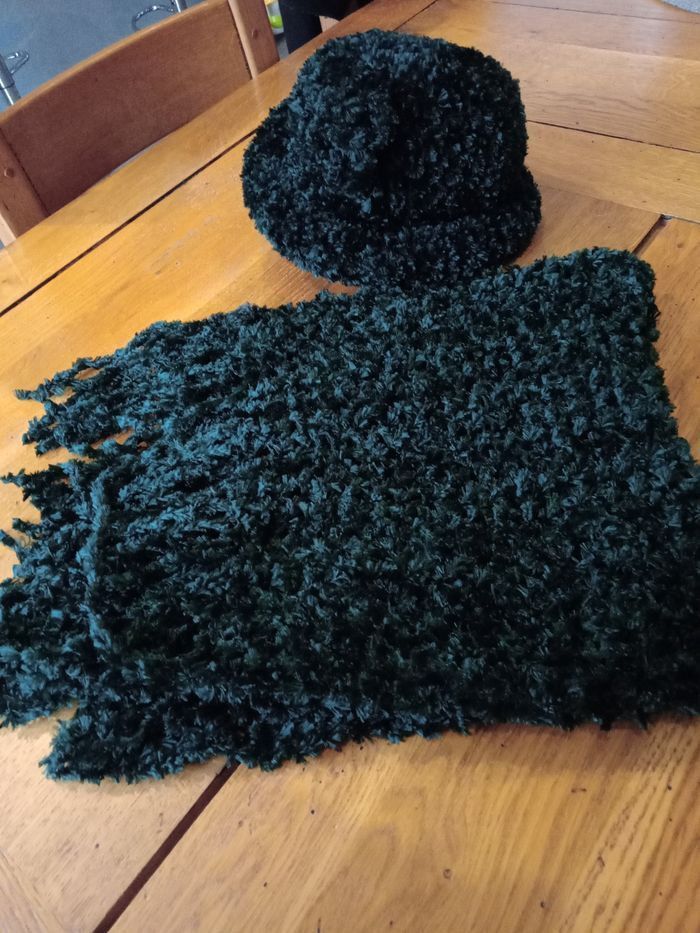 Parure chapeau et écharpe