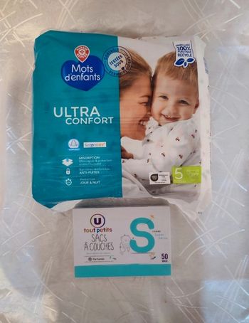 Paquet de 39 couches taille 5 marque mots d'enfants avec boîte de 50 sacs a couches parfumés