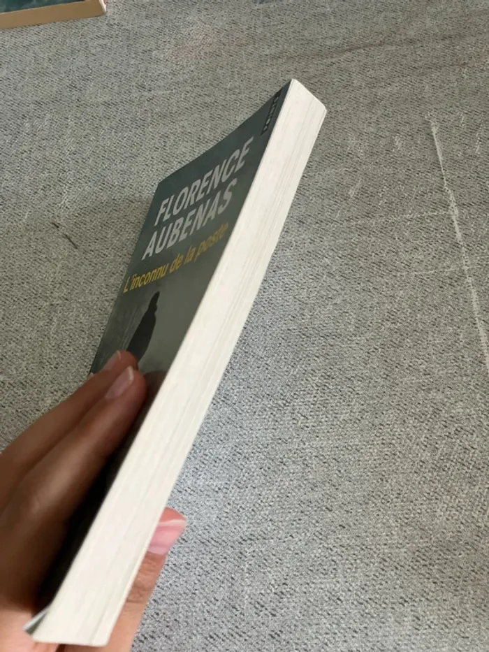 L’Inconnu de la Poste – Florence Aubenas – Édition Points - photo numéro 2