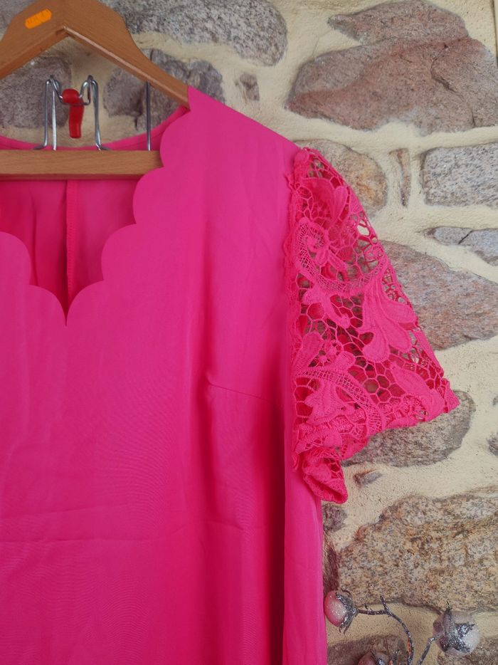 Robe manches courtes col en V rose detail dentelle Femme Taille 54 marque Asos 💎 - photo numéro 2