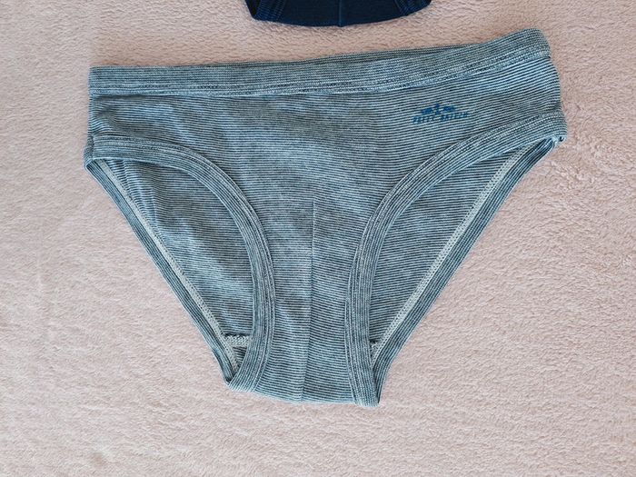 Lot de 2 slips Petit Bateau 10 ans bleu marine et rayé blanc et marine - photo numéro 2