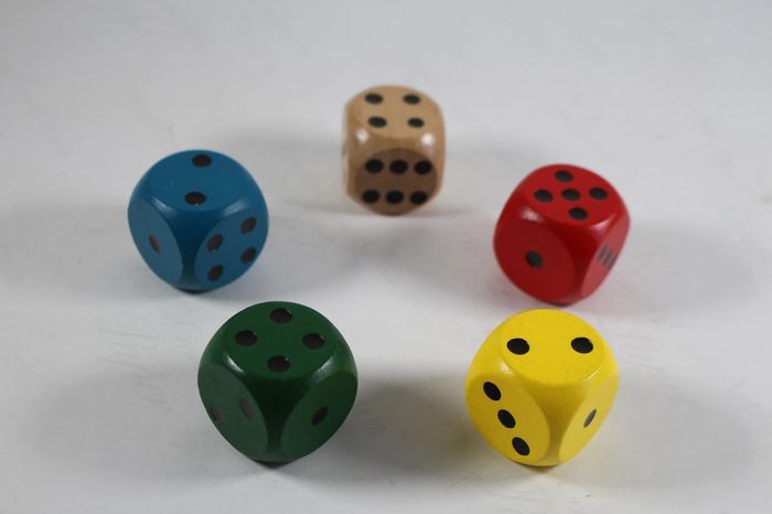 Grands Dés en bois Lot de 5 - photo numéro 2