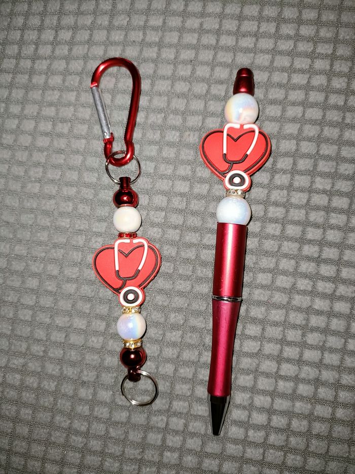 Ensemble stylo et porte clés cœur Stéthoscope