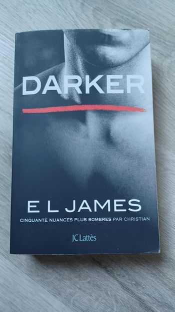 Livre 50 nuances de Grey - Darker