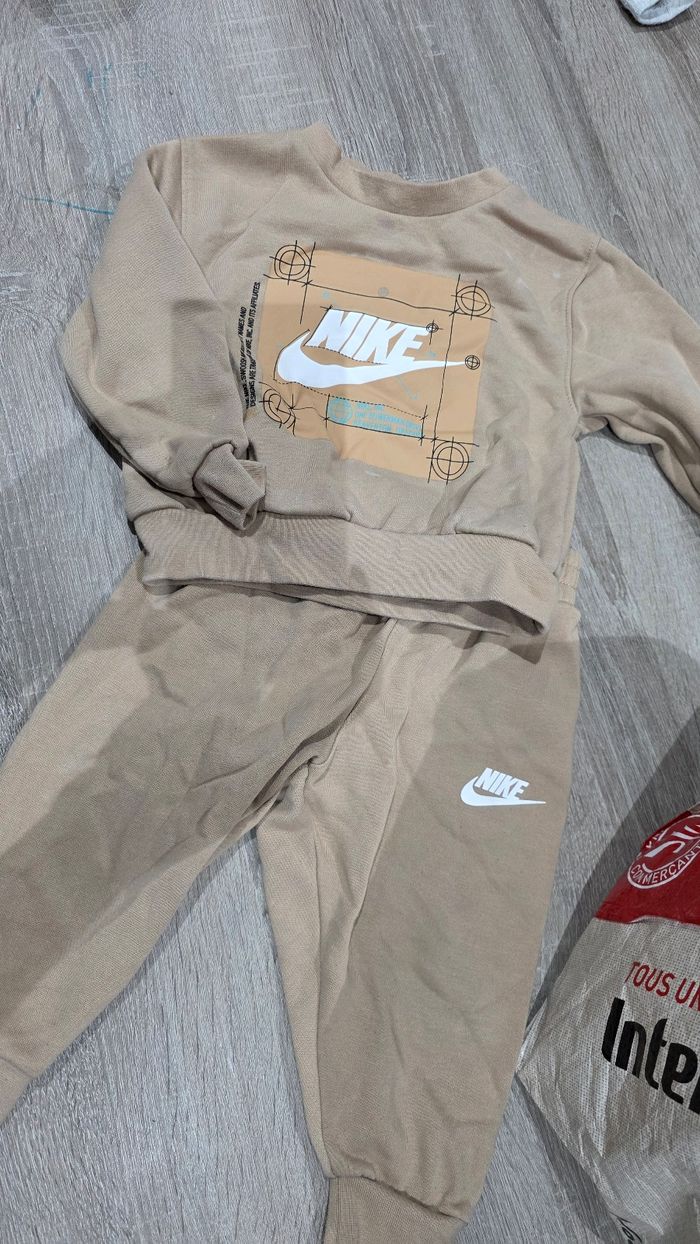 Ensemble nike