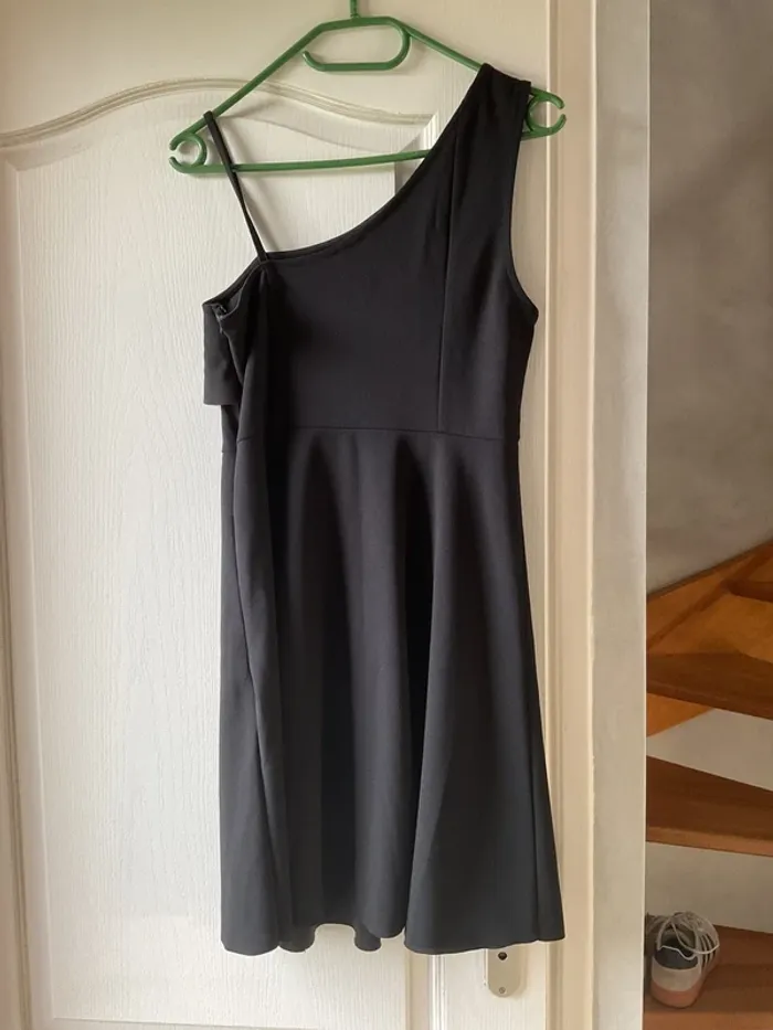 Robe noire - photo numéro 3