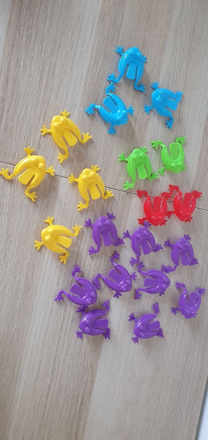 Lot de 20 grenouilles sauteuses